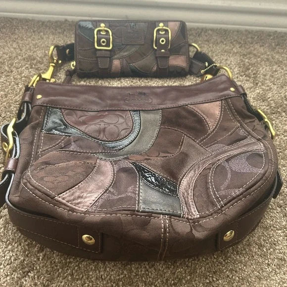 COACH Signature Zoe Mosaic Patchwork Hobo Bag and Wallet - Picture 3 of 14